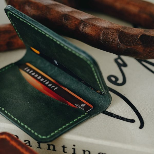 Personalized Compact Full-Grain Leather Card Holder — Neptün — in use