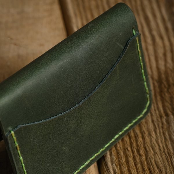 Personalized Compact Full-Grain Leather Card Holder — Neptün in Green