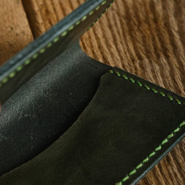 Personalized Compact Full-Grain Leather Card Holder — Neptün in Green