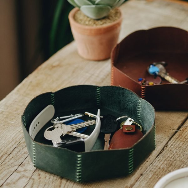 Personalized Full-Grain Leather Valet Tray — Lumbuz Personalized Full-Grain Leather Valet Tray — Lumbuz