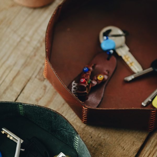 Personalized Full-Grain Leather Valet Tray — Lumbuz Personalized Full-Grain Leather Valet Tray — Lumbuz